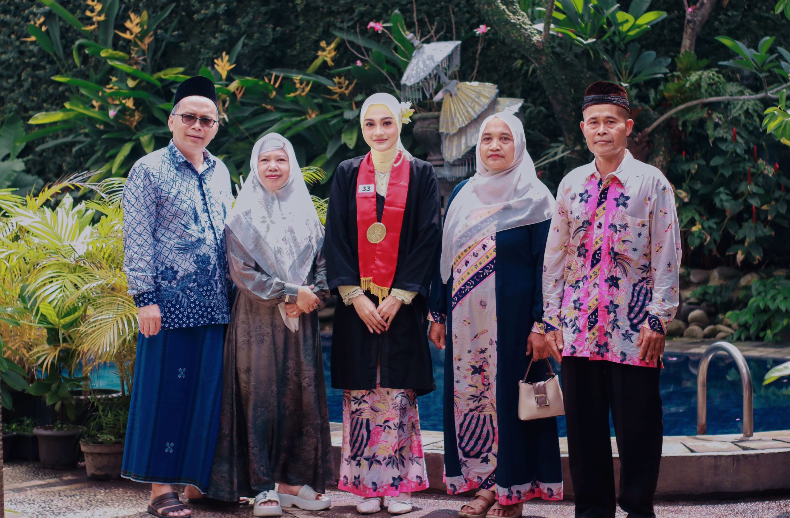 Prestasi Membanggakan: Santriwati Besongo Jadi Wisudawan dan Skripsi Terbaik UIN Walisongo