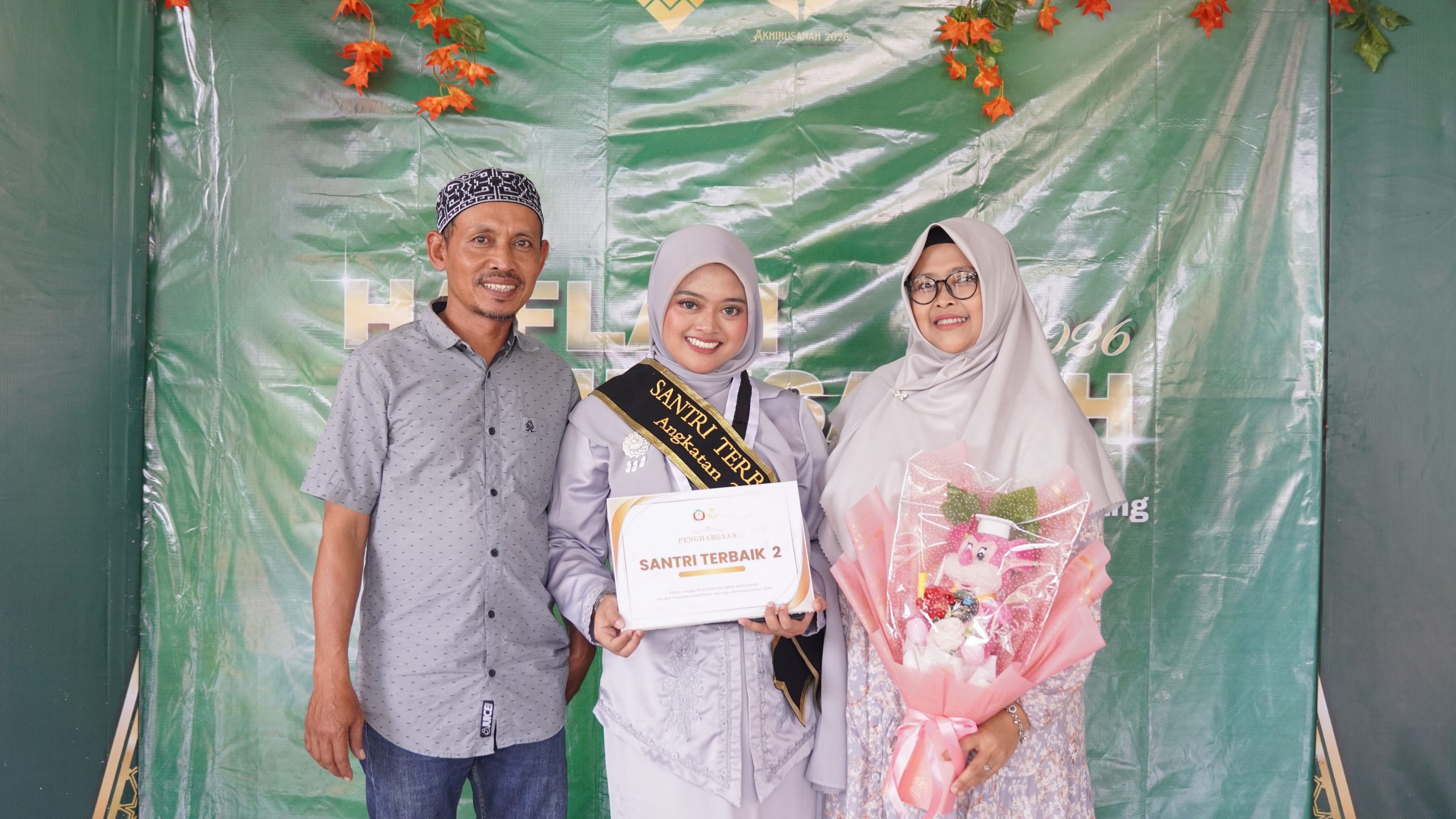 Saviera Nalalmuna Habibah Ahmad Raih Predikat Santri Berprestasi pada Akhirussanah PP Darul Falah Besongo 2026